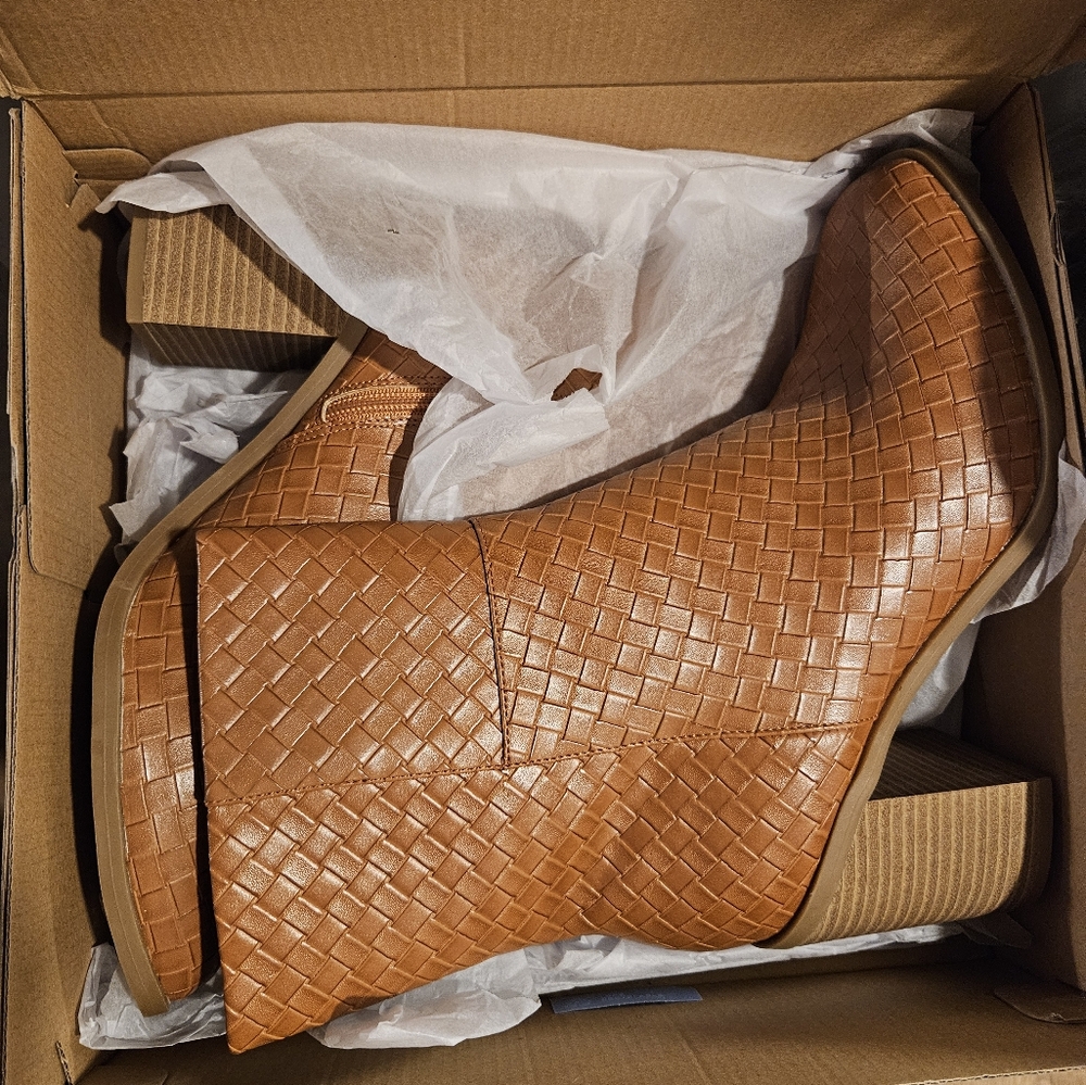 Universal Thread Arden Mid Shaft Boots Cognac